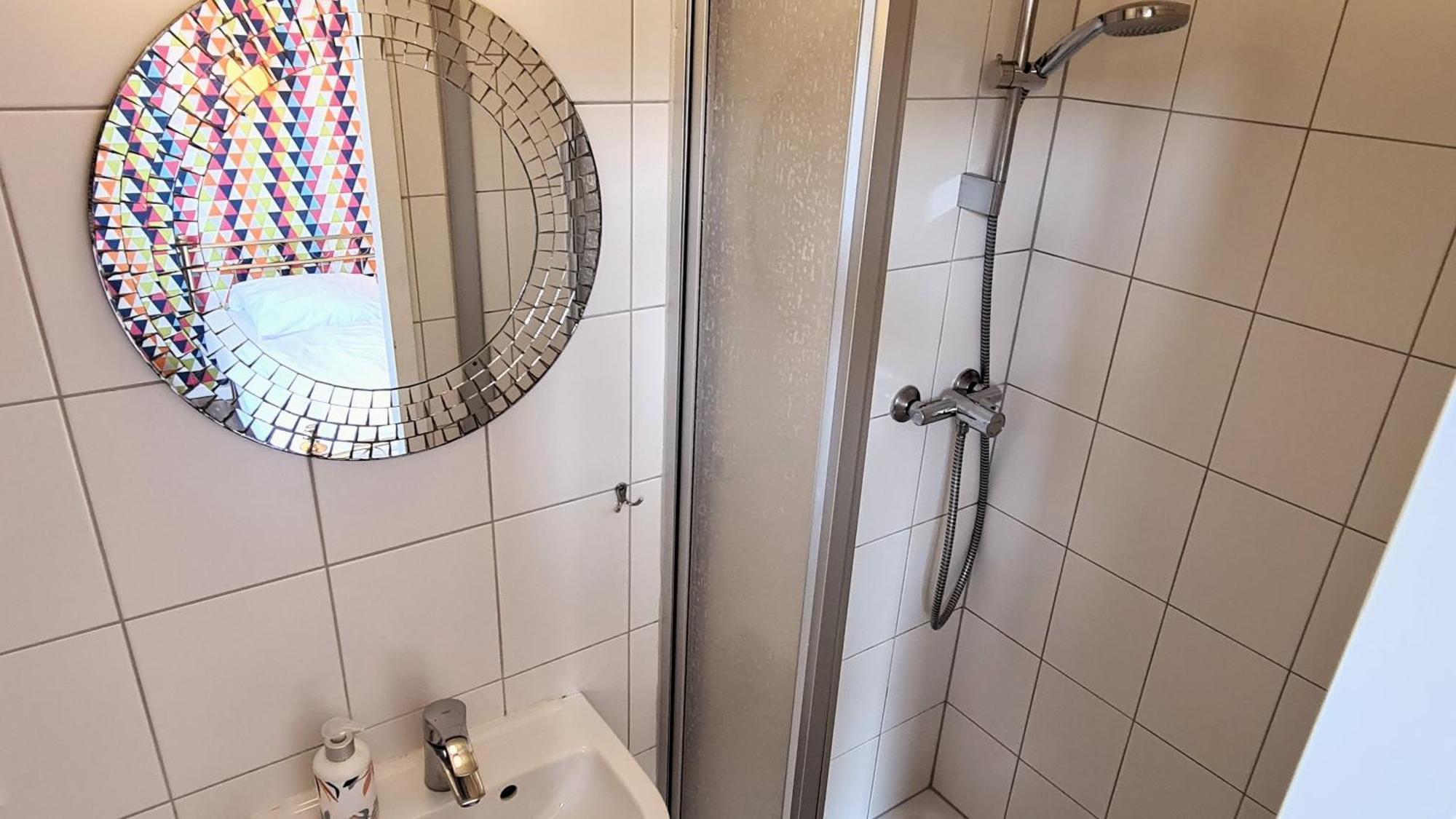 Weltempfaenger Backpacker Hostel Кёльн Экстерьер фото